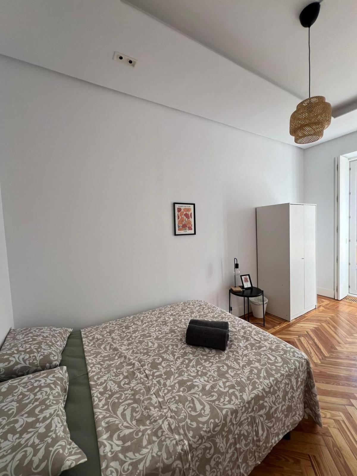 Private Rooms In Magdalena Street Madrid Exterior foto