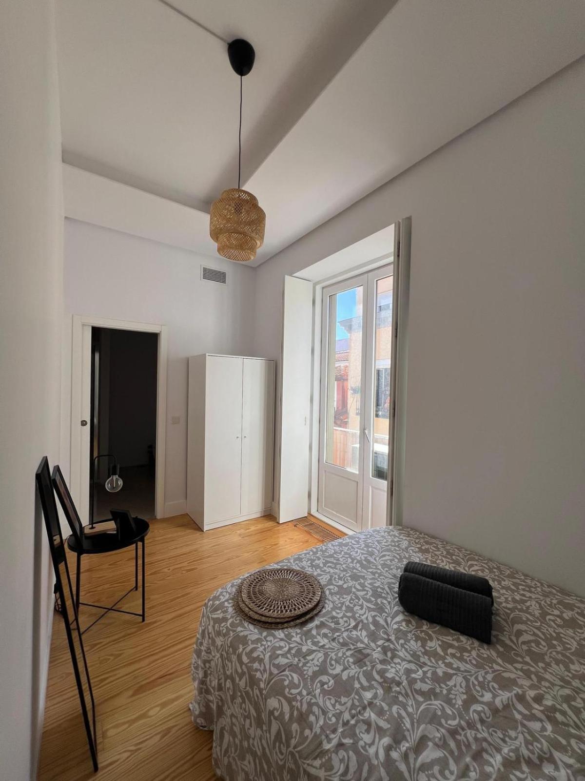 Private Rooms In Magdalena Street Madrid Exterior foto