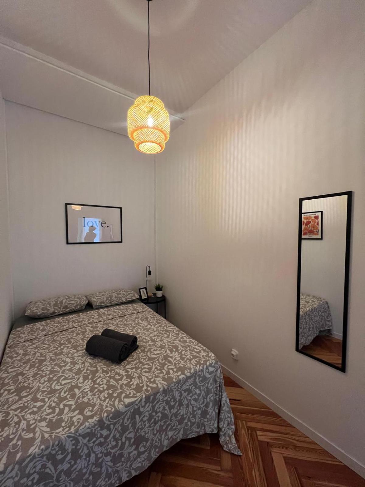Private Rooms In Magdalena Street Madrid Exterior foto