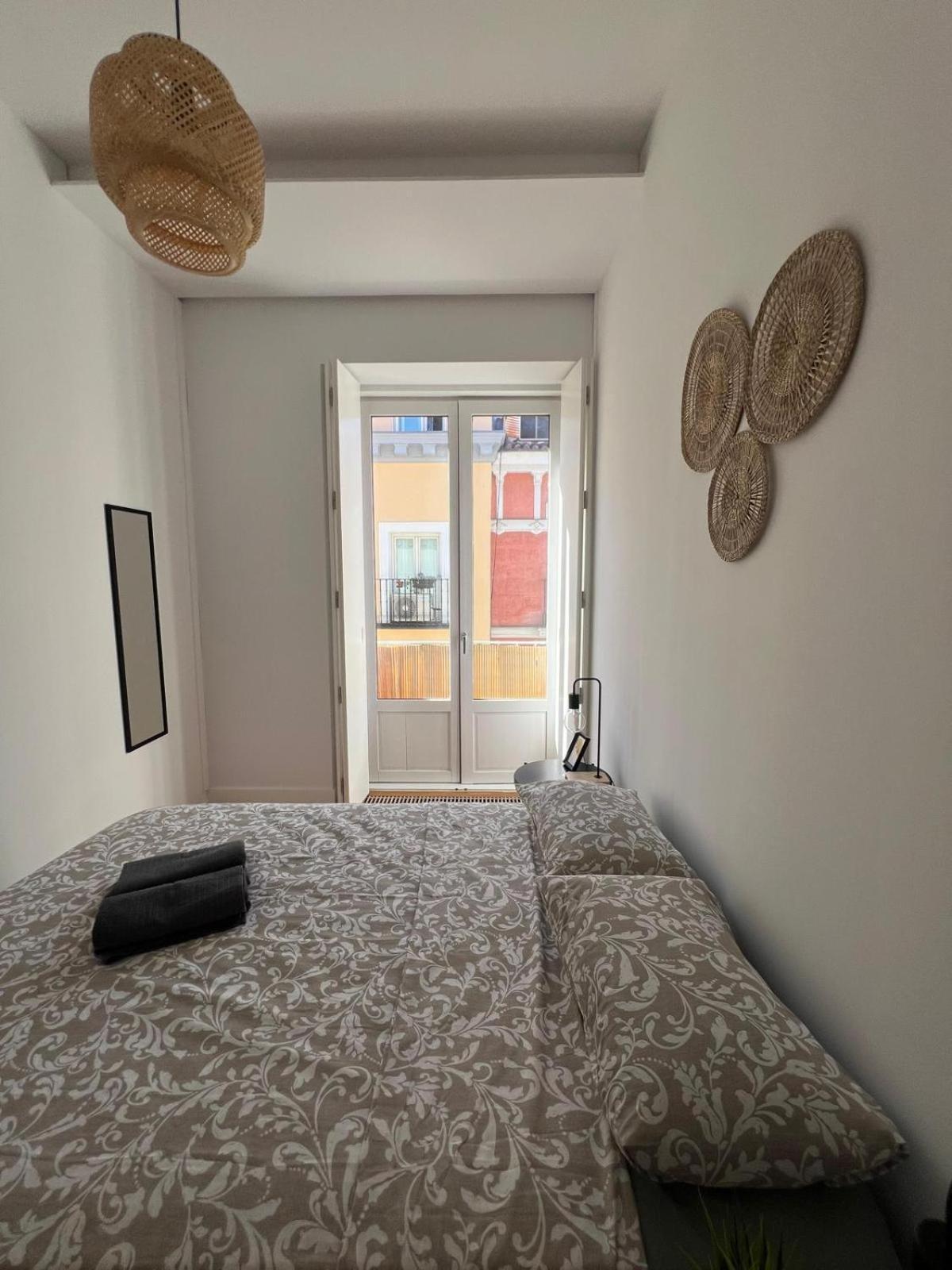 Private Rooms In Magdalena Street Madrid Exterior foto